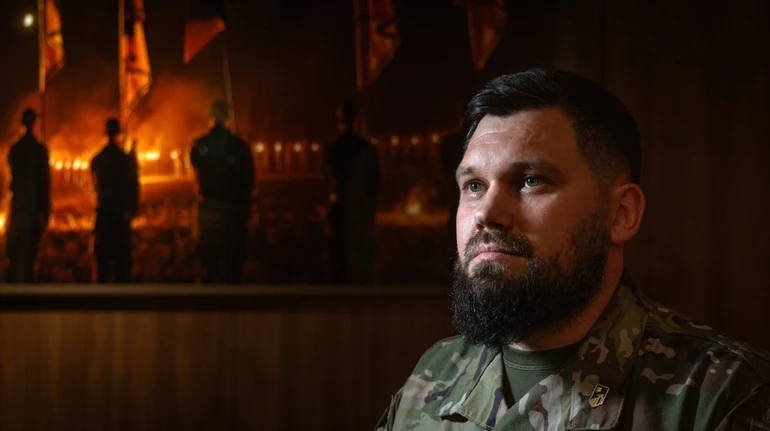 Бачу: Стівен Сігал іде дивитися на барак. А я ж раніше рівнявся на цього типа. Теракт в Оленівці у спогадах азовця Смерча