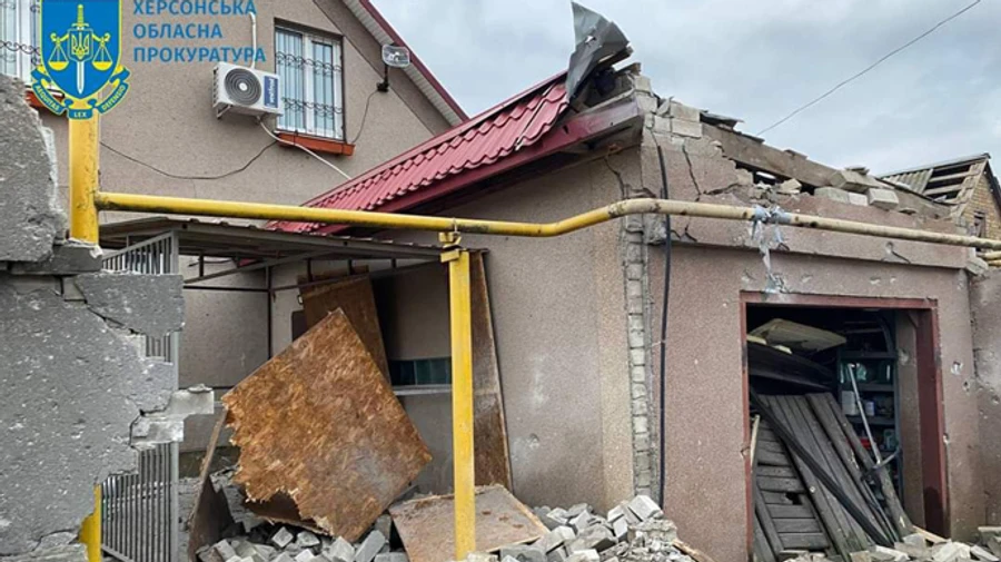 Russian morning attack on Kherson kills 2 people