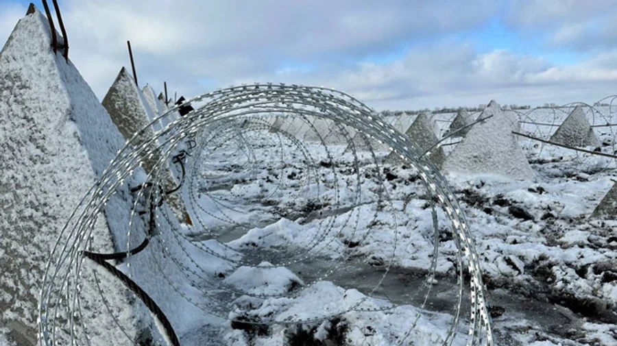 Russians show their defensive line on border with Ukraine