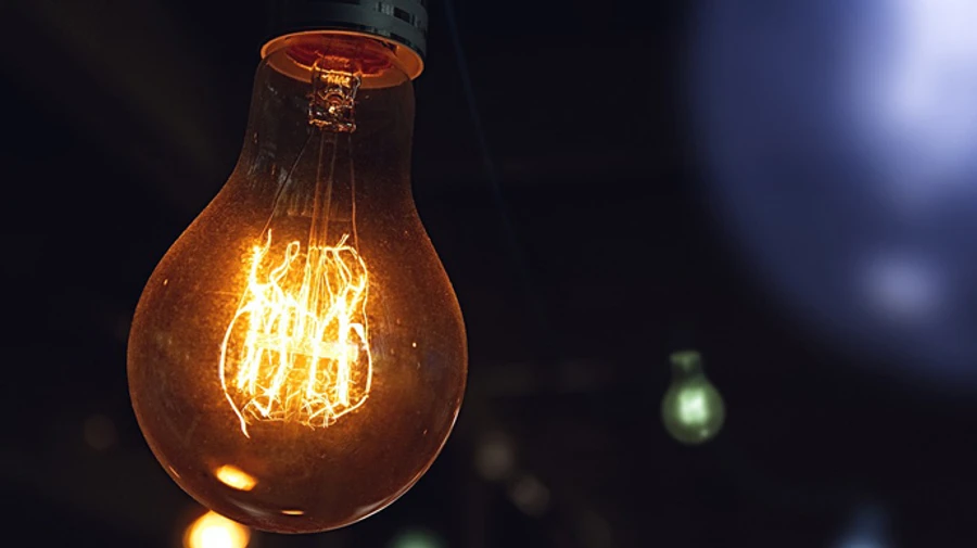 Влада закликає жителів максимально економити світло 