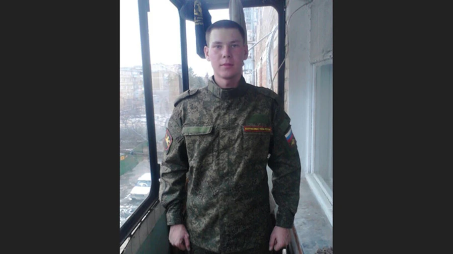 В соцсети нашли российского солдата-педофила, издевавшегося над младенцем