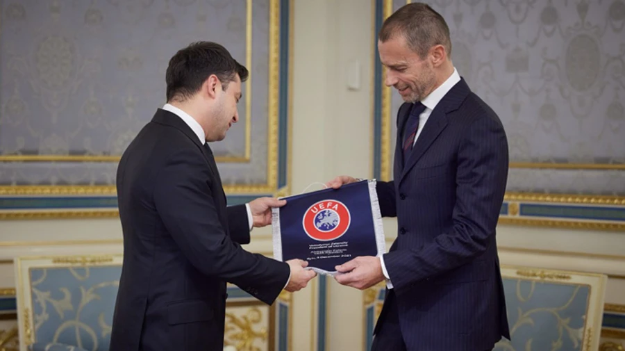 Зеленський нагородив високим орденом президента УЄФА