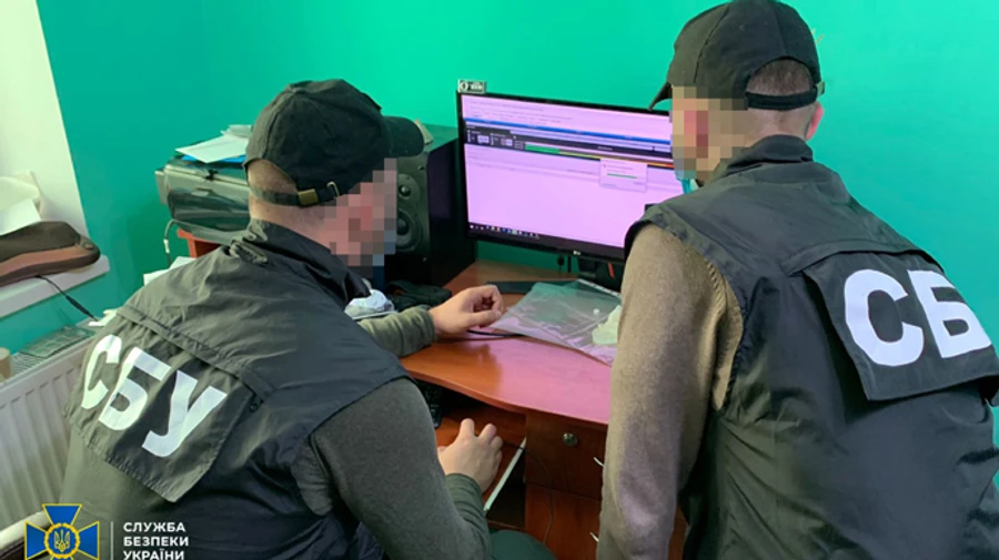 Українець створив 100-тисячну армію ботів: поширював віруси і здійснював DDoS-атаки