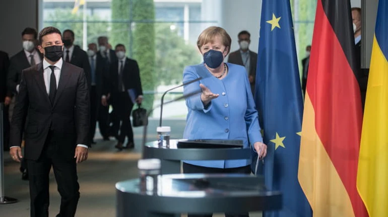 Мутти или фрау Риббентроп? Зачем Меркель едет в Киев с прощальным визитом