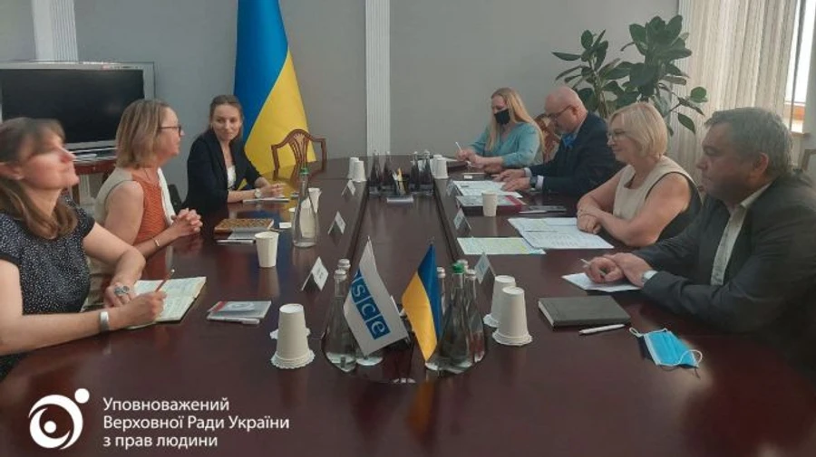 Россия прибегает к принуждению в выдаче паспортов жителям ОРДЛО – Денисова