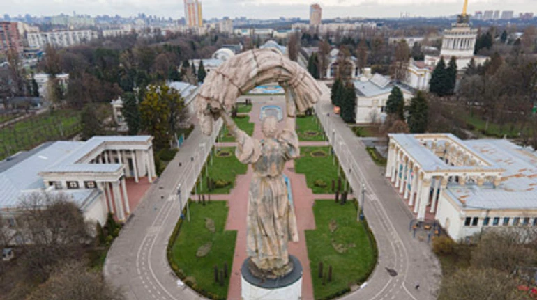 Возрождения, войны за землю и обыски. Директор ВДНХ Мушкин о том, что происходит с Экспоцентром