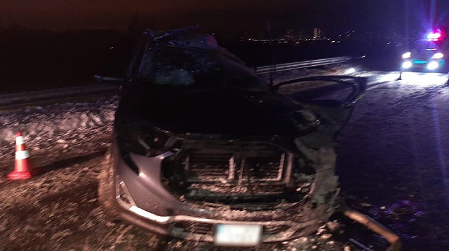 Водій джипа під Києвом тікав від поліції і врізався у бензовоз