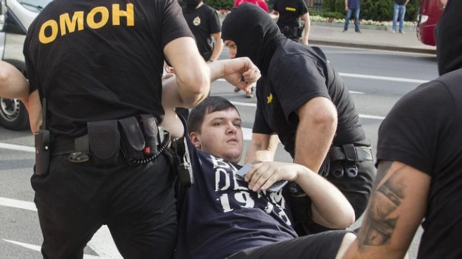 У Білорусі спецназ розігнав акцію солідарності з політв'язнями