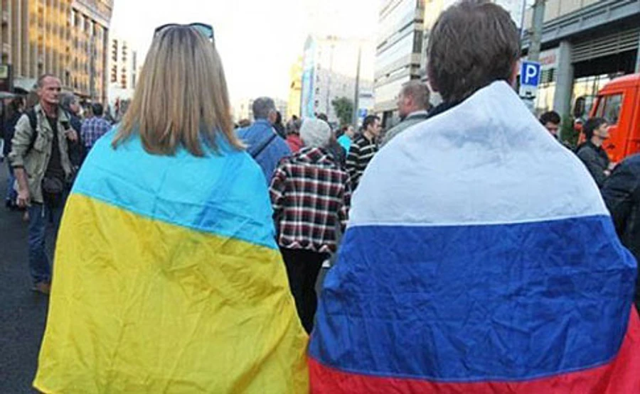 Украинцы лучше относятся к россиянам, чем россияне к украинцам – опрос 