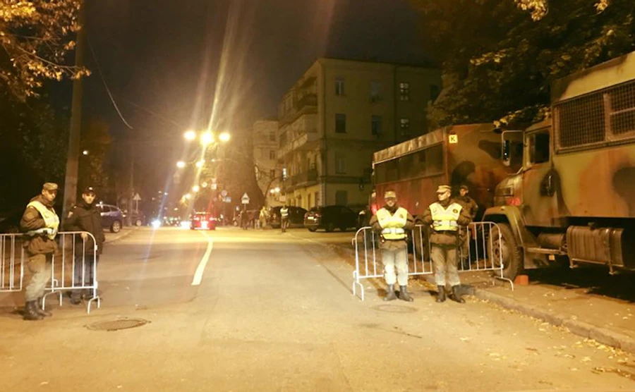 В центре Киева перекрывают улицы, стягивают Нацгвардию 