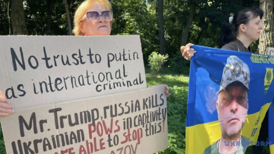 Families of Ukrainian defenders gathered near US Embassy in Kyiv ahead of Trump-Putin meeting – photos
