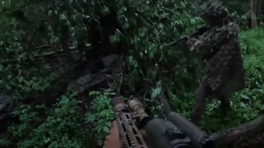 Ukraine's Special Operations Forces raid kills four Russians, captures one – video