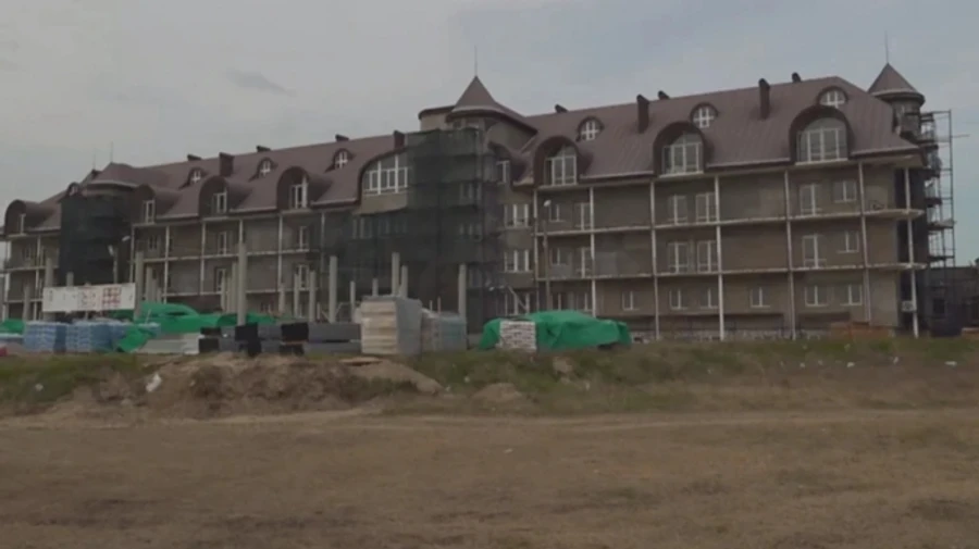 Russian occupying authorities present seized facilities in Kherson Oblast as new construction