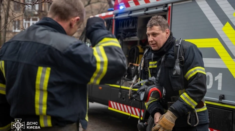 Russian drone wreckage destroys car engine in Kyiv, mayor says