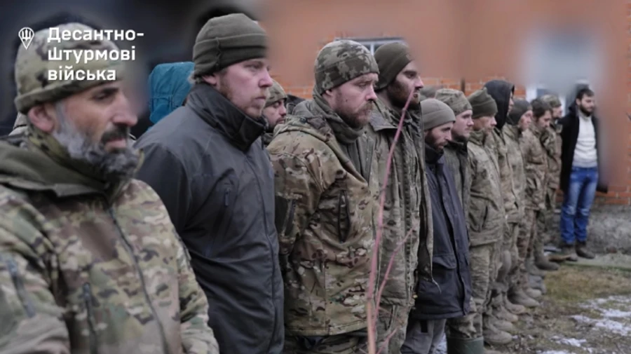 Ukrainian paratroopers capture 27 Russian soldiers in Kursk Oblast