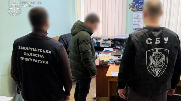 Директор критического предприятия фиктивно забронировал выехавшего в ЕС экс-нардепа - прокуратура