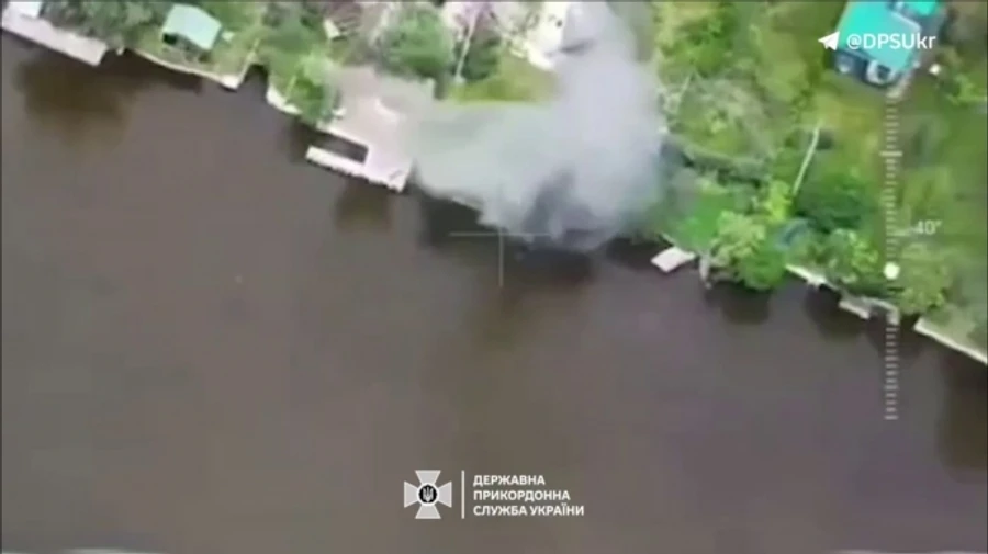 Border guards destroy 2 Russian boats in Ukraine's south – video
