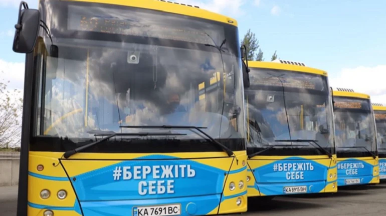 Кабмін дозволив не пускати в маршрутки людей із музикою, водіям теж заборонено вмикати