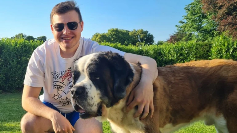 Під час обстрілів я закривав очі та думав: Все, йду до батьків. Історія осиротілого хлопця з Маріуполя