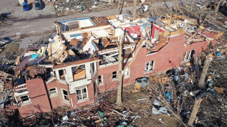 Байден о серии торнадо: Одна из крупнейших вспышек в истории США