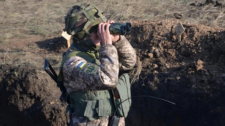 Окупанти на Донбасі обстріляли автомобіль групи розмінування