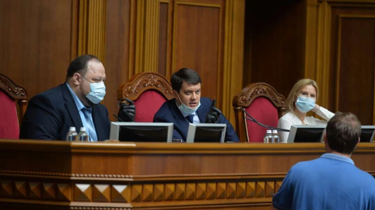 Нардепы решили созвать внеочередное заседание Рады