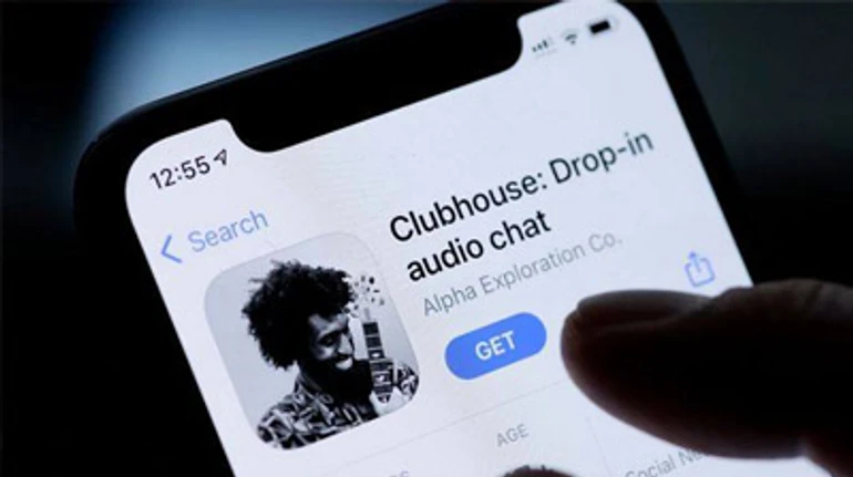 Приглашение в эту соцсеть продавали на eBay за 1000 долларов. Почему Clubhouse так популярен