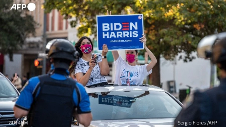 Американці святкують перемогу Байдена на вулицях Вашингтона та інших міст