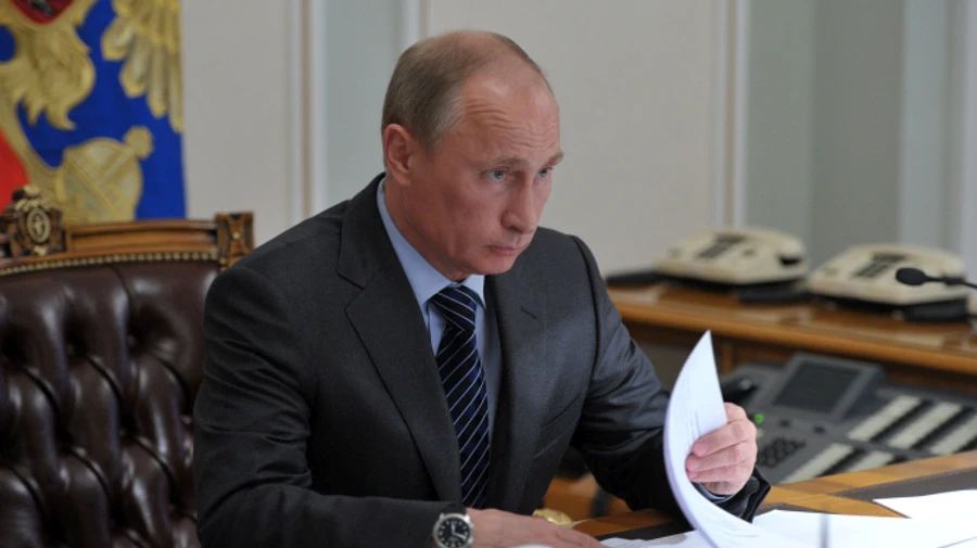 Путин разрешил голосовать дистанционно на всех уровнях выборов