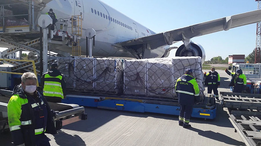 Туреччина надіслала Україні тонну допомоги для боротьби з COVID-19