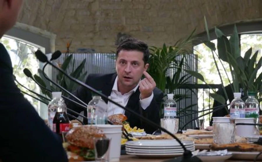 Зеленський: Якщо слуги народу почнуть їсти один одного, я їх розпущу