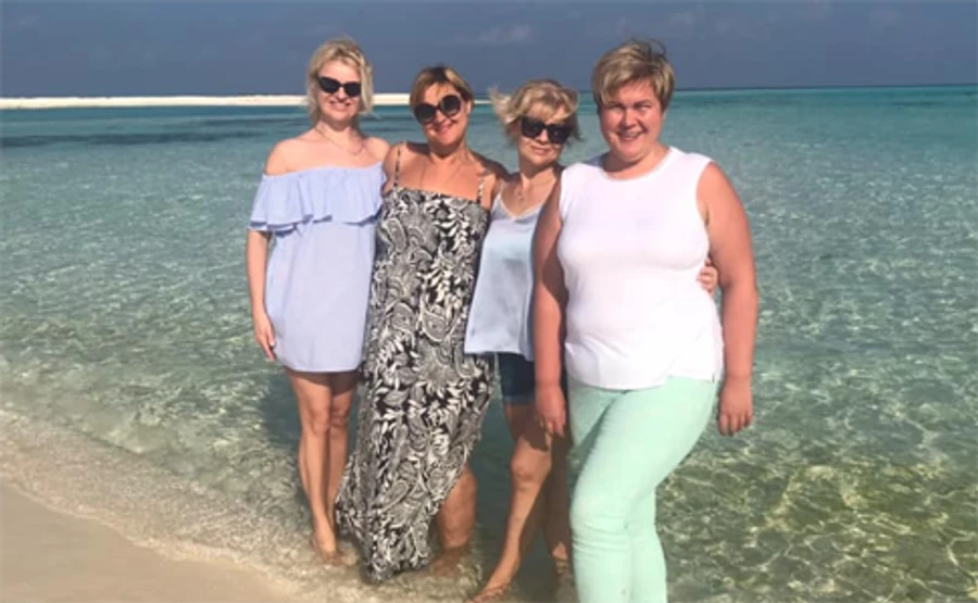 Чиновниці з Бучі із зарплатою 15 тисяч полетіли відпочивати на Мальдіви – ЗМІ