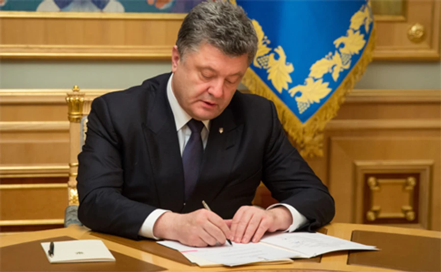Порошенко передал Раде законопроект о национальной безопасности