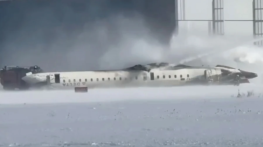 В Канаді під час посадки перекинувся літак: 15 постраждалих, троє у важкому стані