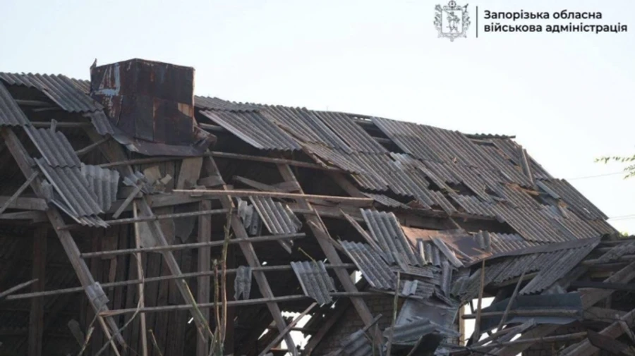 У Запорізькому районі спалахнули пожежі через атаку російських дронів