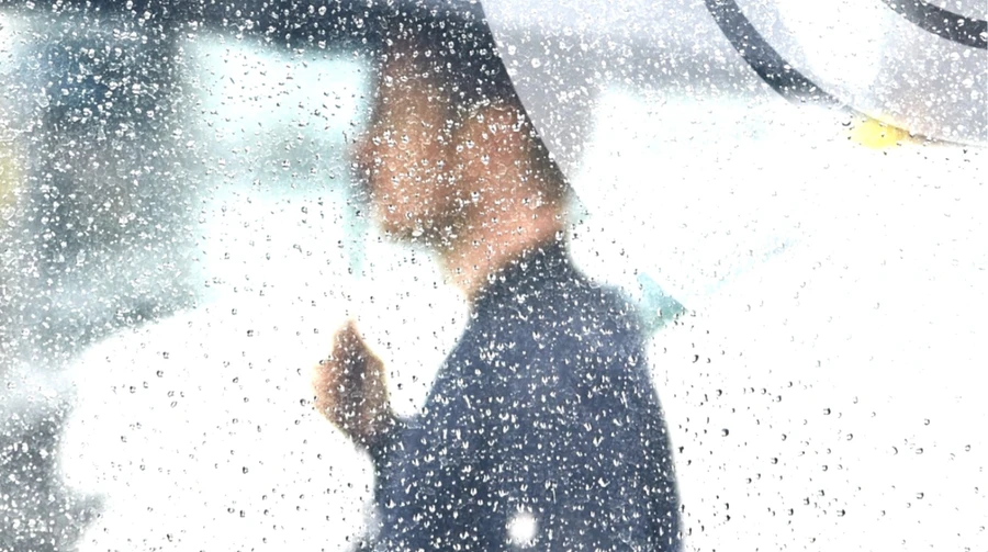 Тиждень в Україні почнеться з дощів, місцями - мокрий сніг і туман