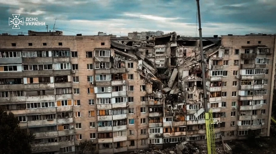 В Киеве для ликвидации последствий атаки ограничили движение на нескольких улицах