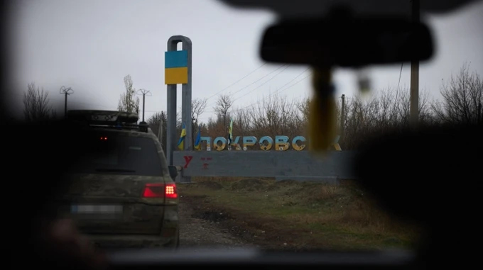 Зеленский посетил одно из самых тяжелых направлений фронта: слушал о ситуации в Покровске и Кураховом