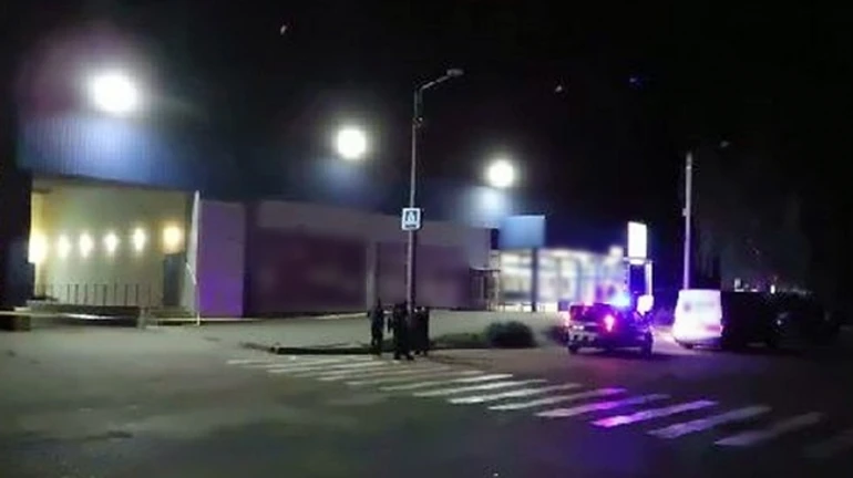 Чоловік кинув гранту у людей біля супермаркету: троє поранених, підривник загинув