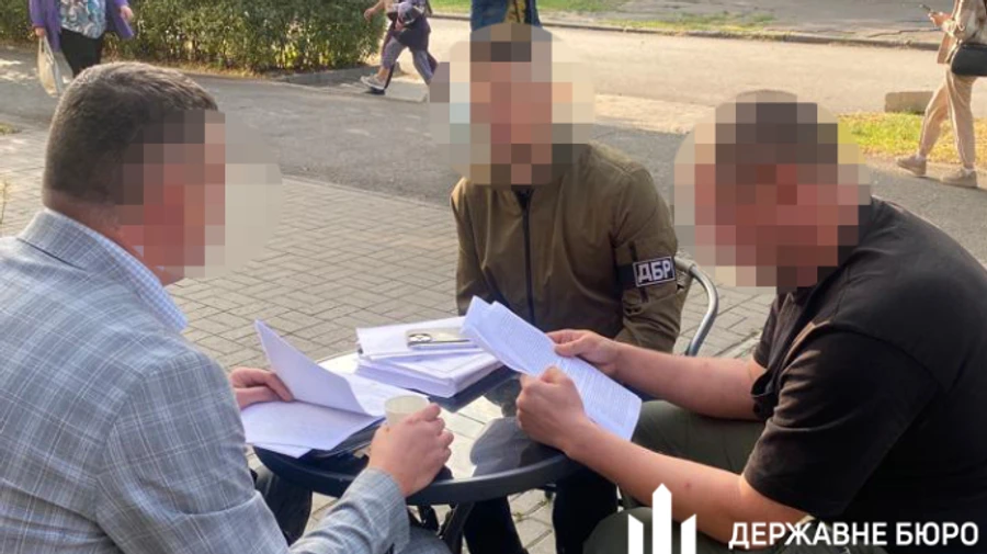 Посадовець військкомату незаконно мобілізував автомобілів на мільйони у Запоріжжі