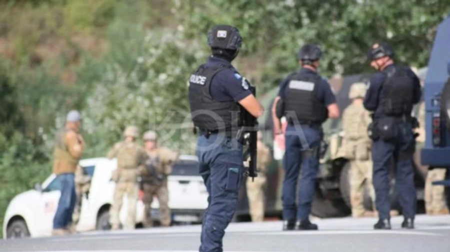 Премьер Косово заявил об операции против вооруженных людей после убийства полицейского