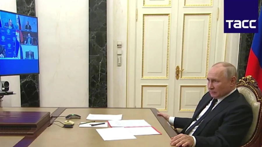 Путін набрехав, що Білорусі загрожує агресія, рветься захищати