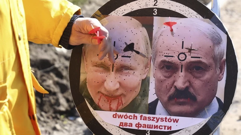 Лукашенко давит на тормоза: как Минск удержался в шаге от агрессии против Украины