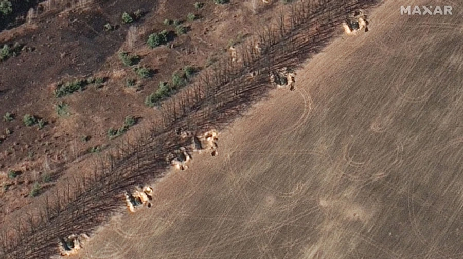 Российские оккупанты окапываются под Бородянкой и Гостомелем – спутниковые снимки