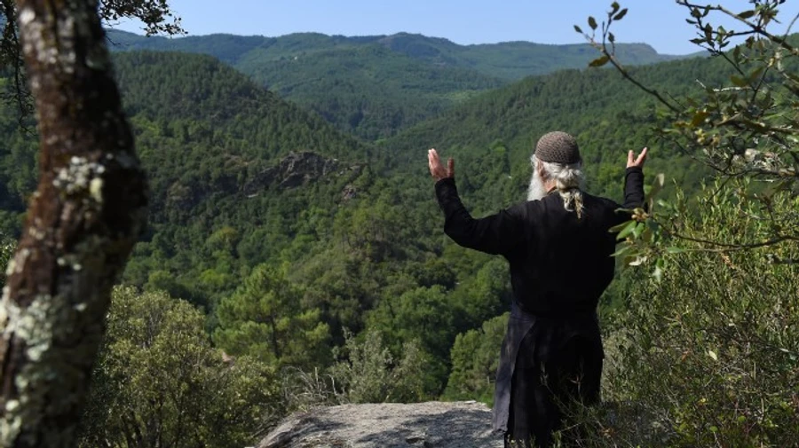 На Афоне спасли двух украинцев, которые два дня блуждали в горах