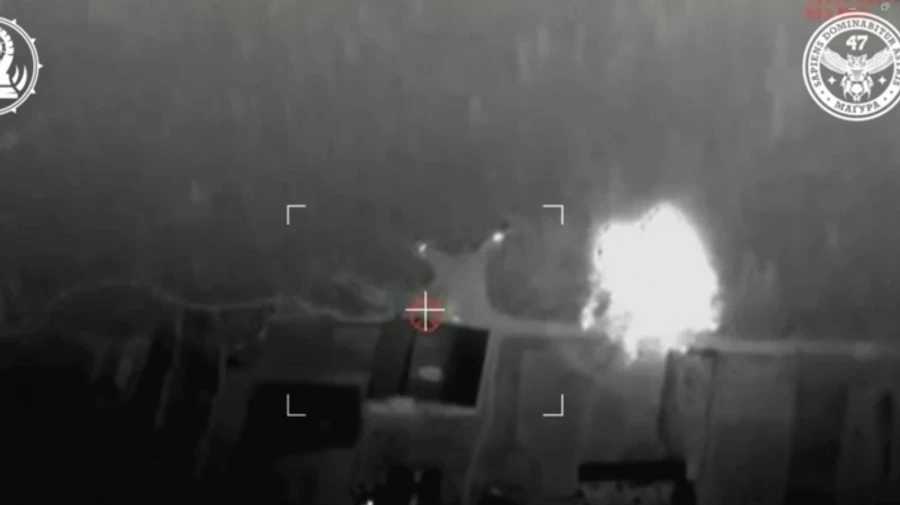 Ukrainian forces destroy Russian repair hub with HIMARS – video