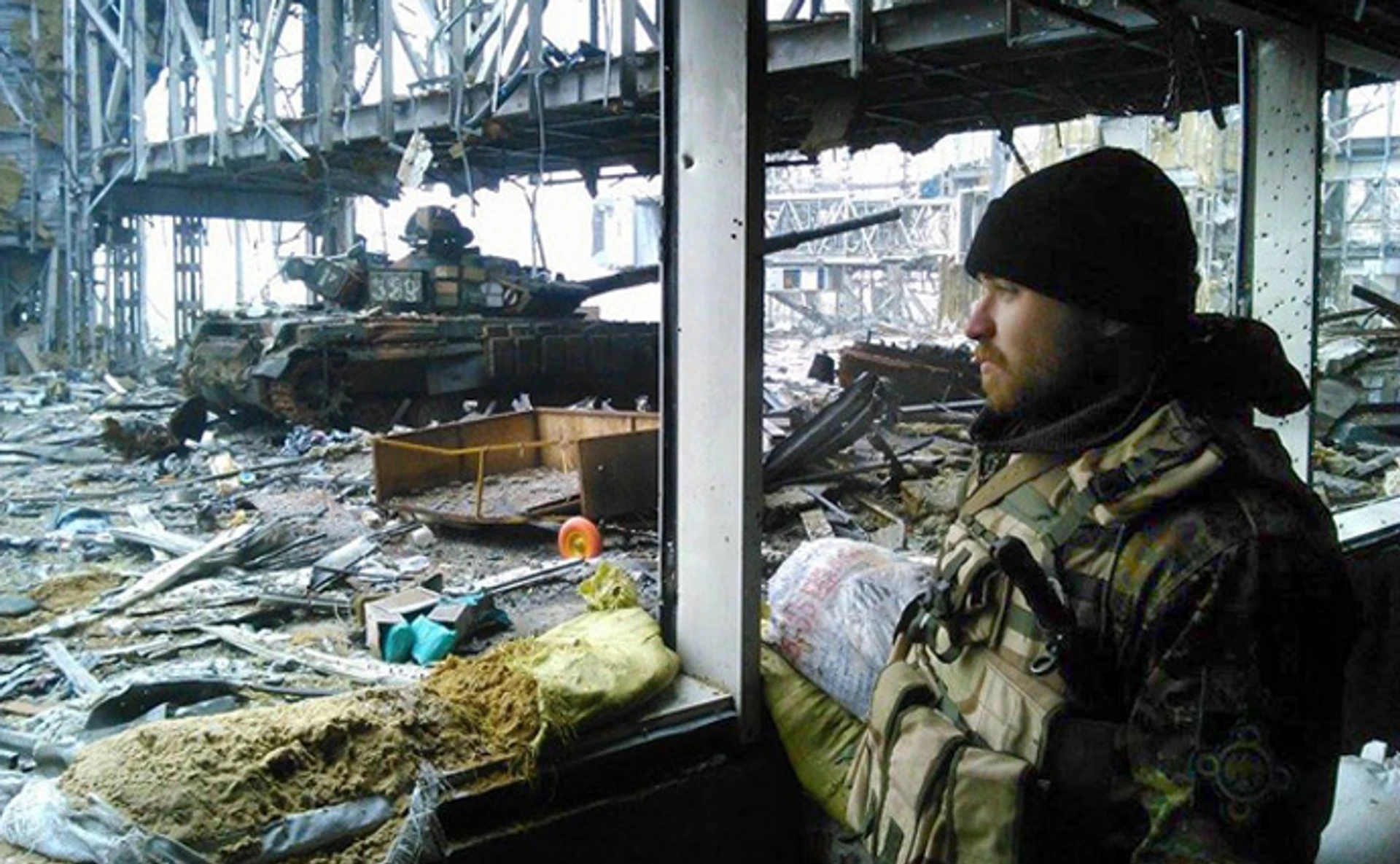 Новий фільм Аеропорт Донецьк: історія сутички, розказана учасниками бойових дій