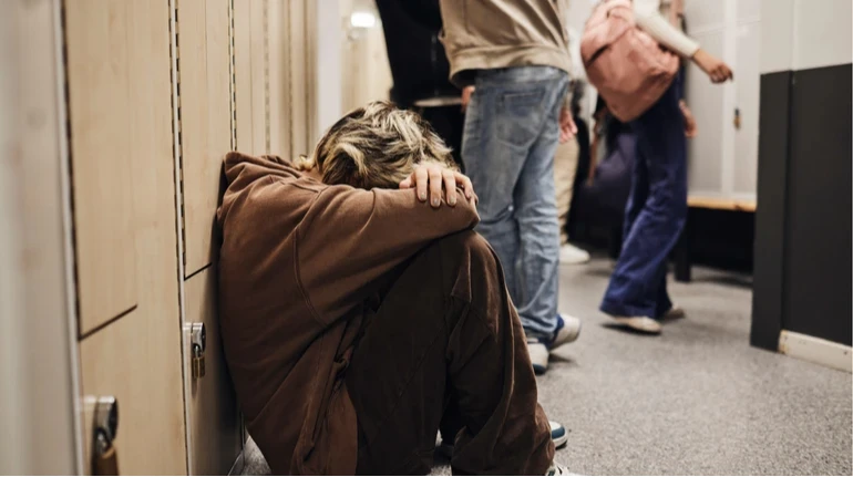 У школі Києва діти побили школярку: за справу взялася поліція