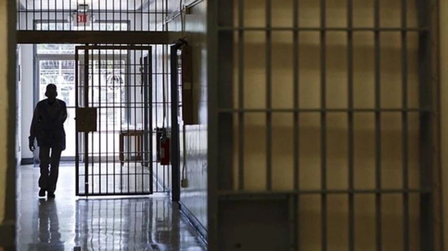 Ukraine's Parliament considers allowing prisoners to join army under contract