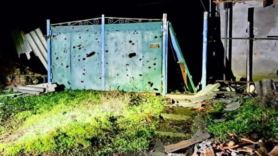 Окупанти вночі вдарили по Нікополю: пошкоджено газопровід, ЛЕП, житлові будинки